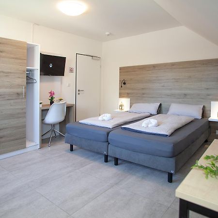 Mk Hostel Oyten - Free Wifi & Parking - 24H Check-In ภายนอก รูปภาพ
