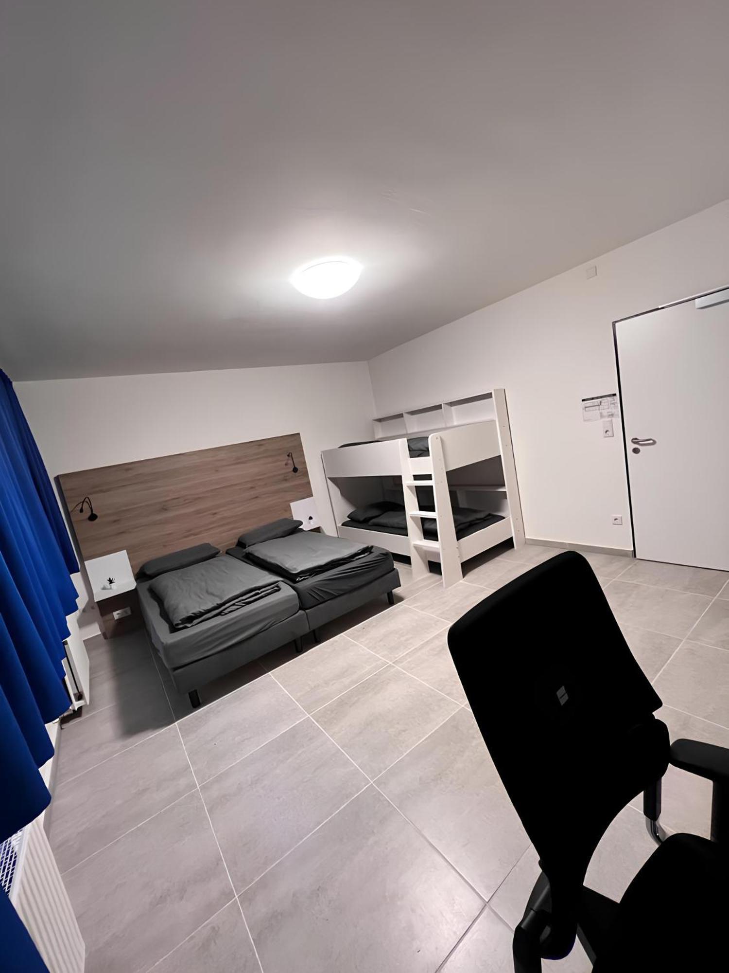 Mk Hostel Oyten - Free Wifi & Parking - 24H Check-In ภายนอก รูปภาพ
