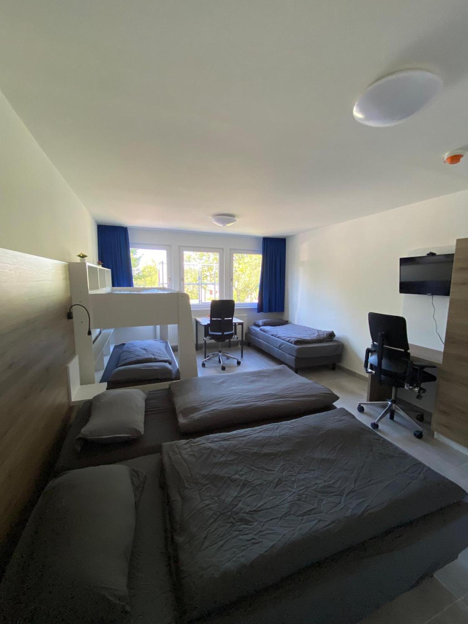 Mk Hostel Oyten - Free Wifi & Parking - 24H Check-In ภายนอก รูปภาพ