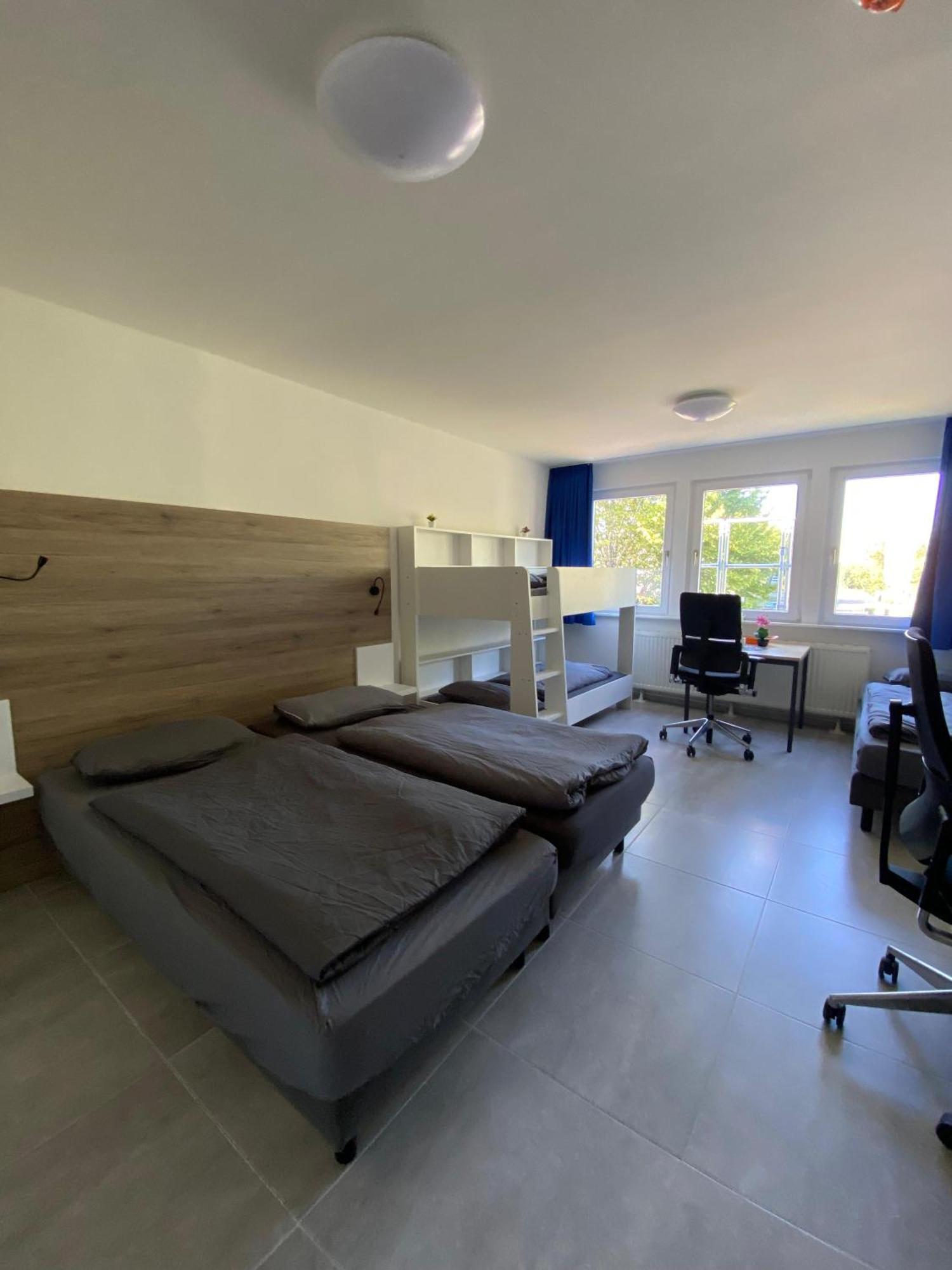 Mk Hostel Oyten - Free Wifi & Parking - 24H Check-In ภายนอก รูปภาพ