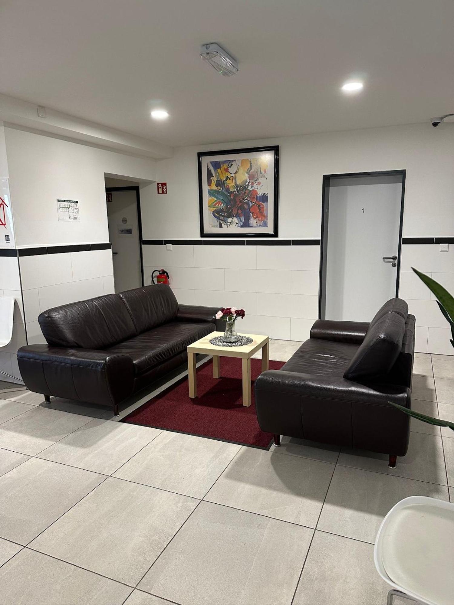 Mk Hostel Oyten - Free Wifi & Parking - 24H Check-In ภายนอก รูปภาพ