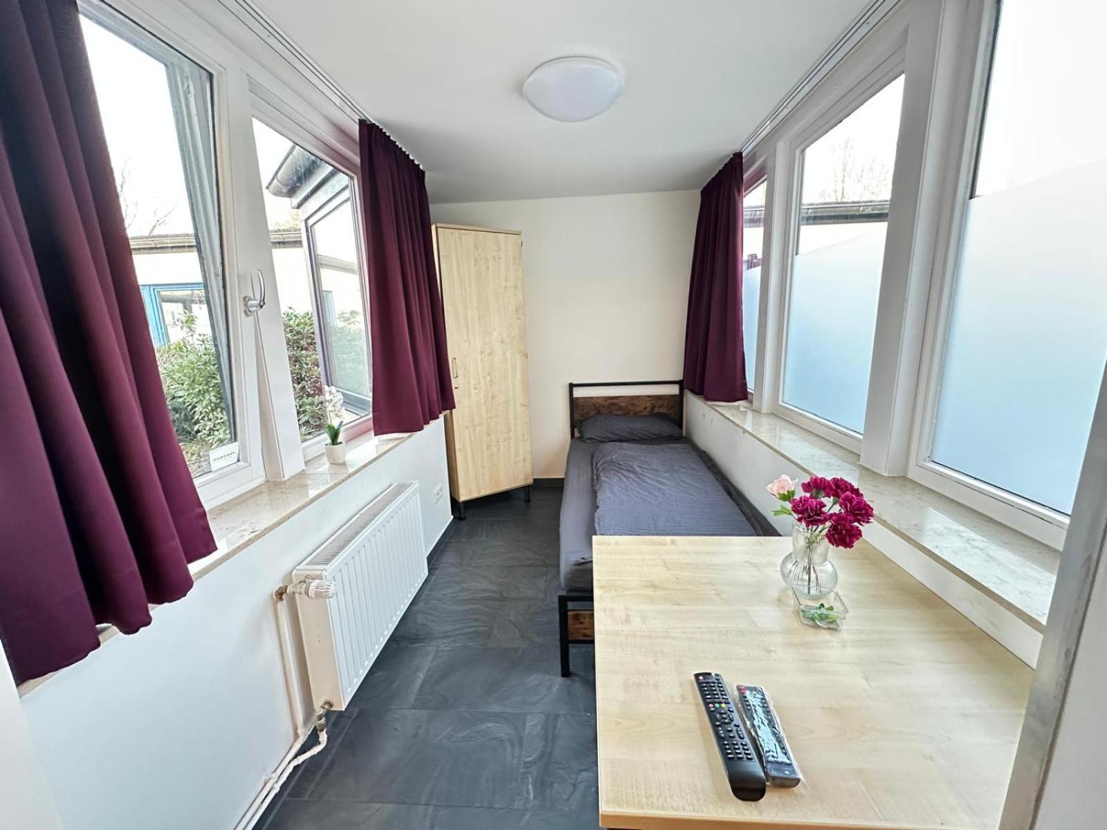 Mk Hostel Oyten - Free Wifi & Parking - 24H Check-In ภายนอก รูปภาพ