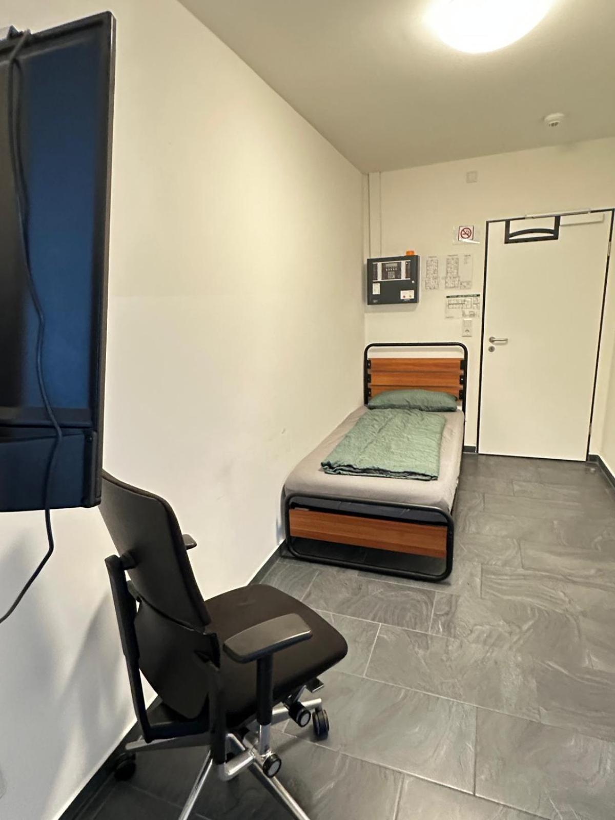 Mk Hostel Oyten - Free Wifi & Parking - 24H Check-In ภายนอก รูปภาพ