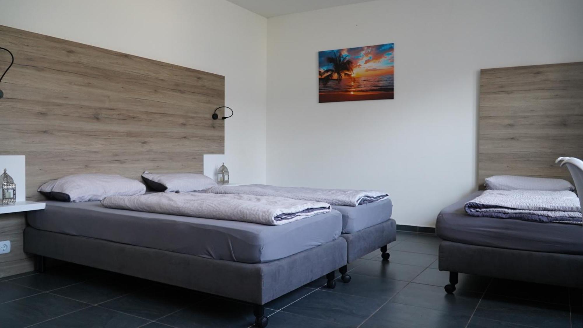 Mk Hostel Oyten - Free Wifi & Parking - 24H Check-In ภายนอก รูปภาพ