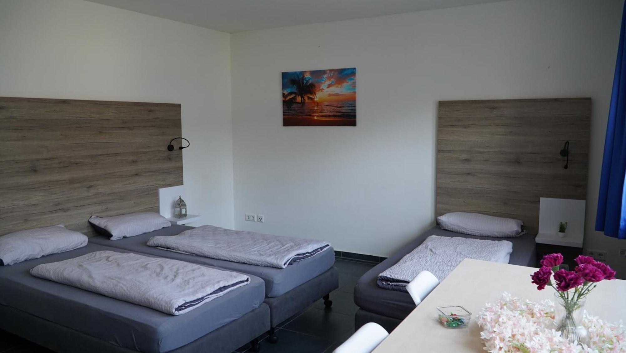 Mk Hostel Oyten - Free Wifi & Parking - 24H Check-In ภายนอก รูปภาพ