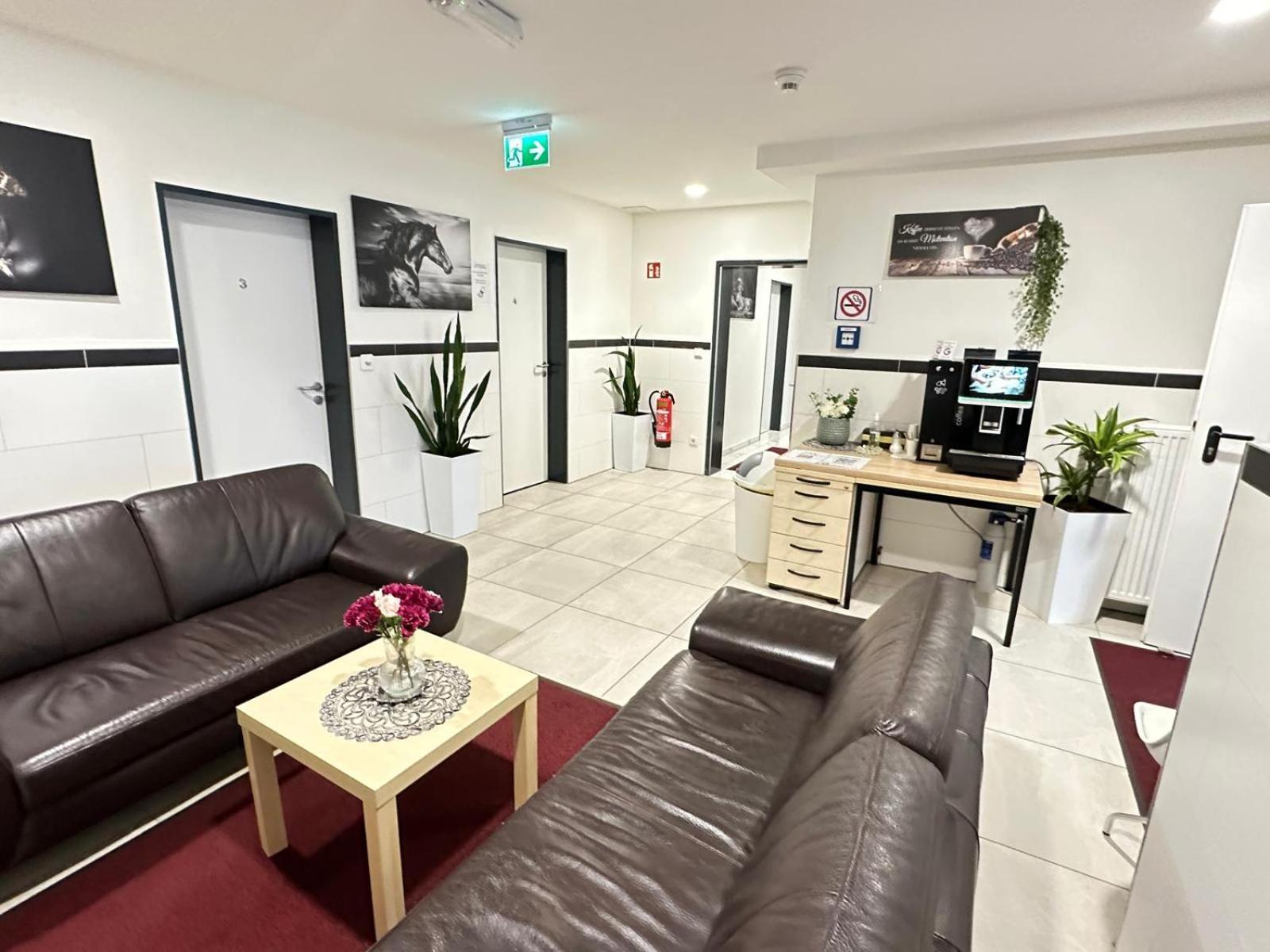 Mk Hostel Oyten - Free Wifi & Parking - 24H Check-In ภายนอก รูปภาพ