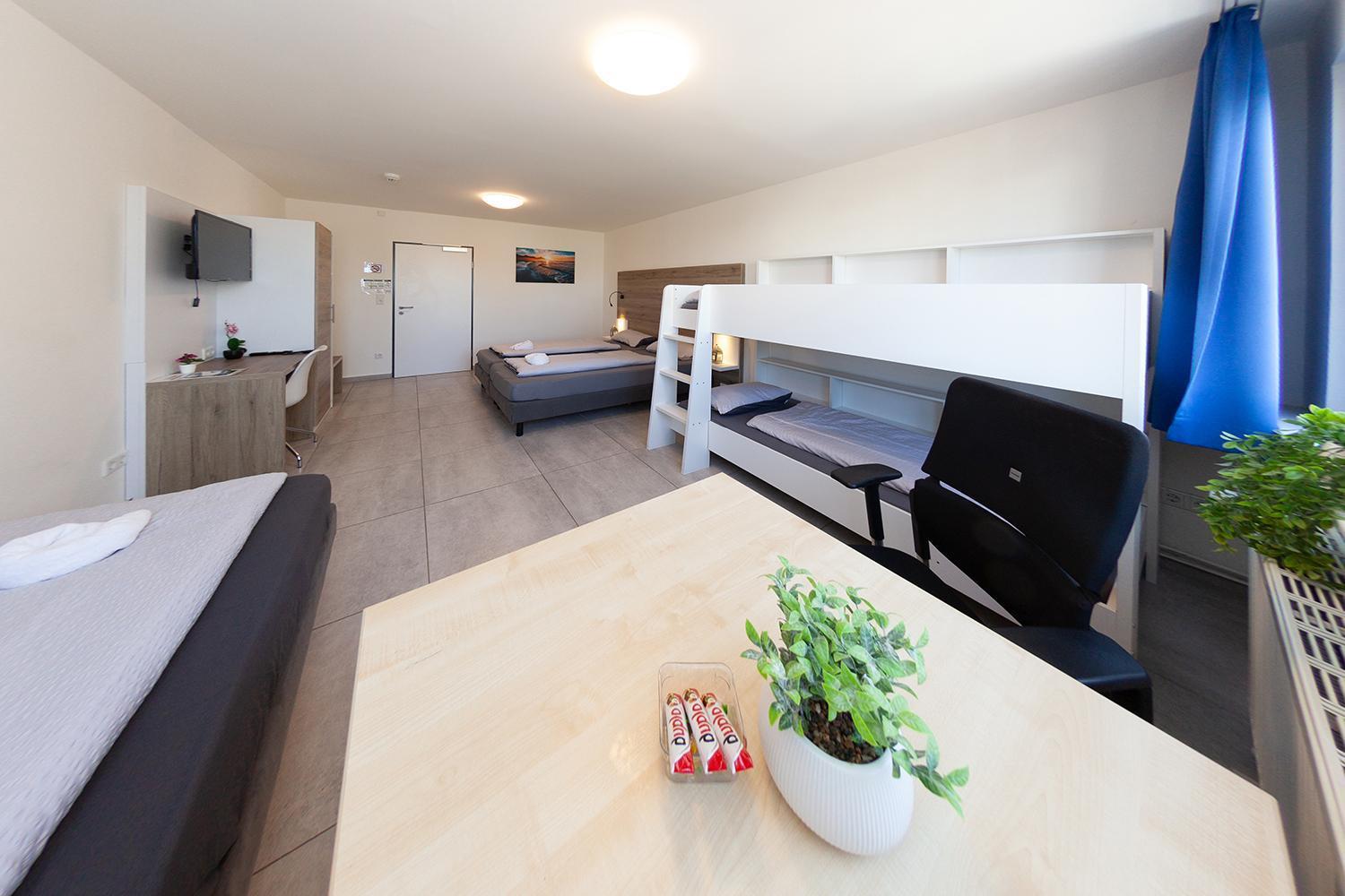 Mk Hostel Oyten - Free Wifi & Parking - 24H Check-In ภายนอก รูปภาพ