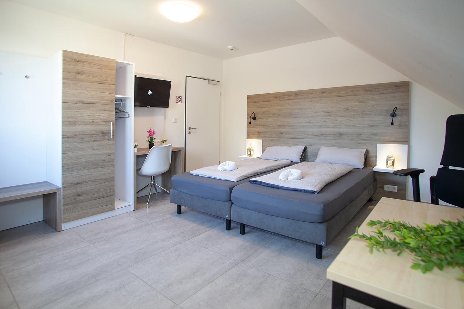 Mk Hostel Oyten - Free Wifi & Parking - 24H Check-In ภายนอก รูปภาพ